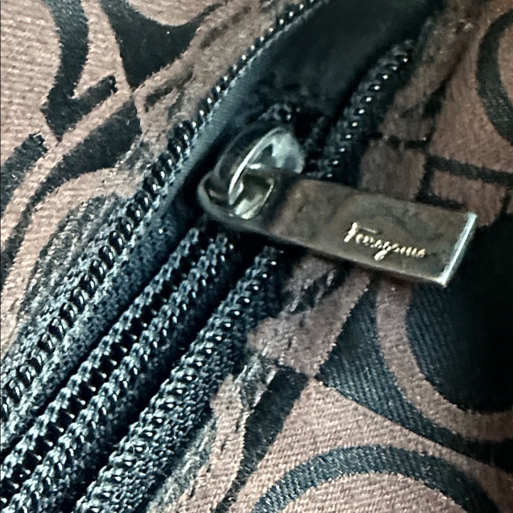 Vintage 2000’s Ferragamo Gancini Printed Shoulder Bag - Picture 13 of 16